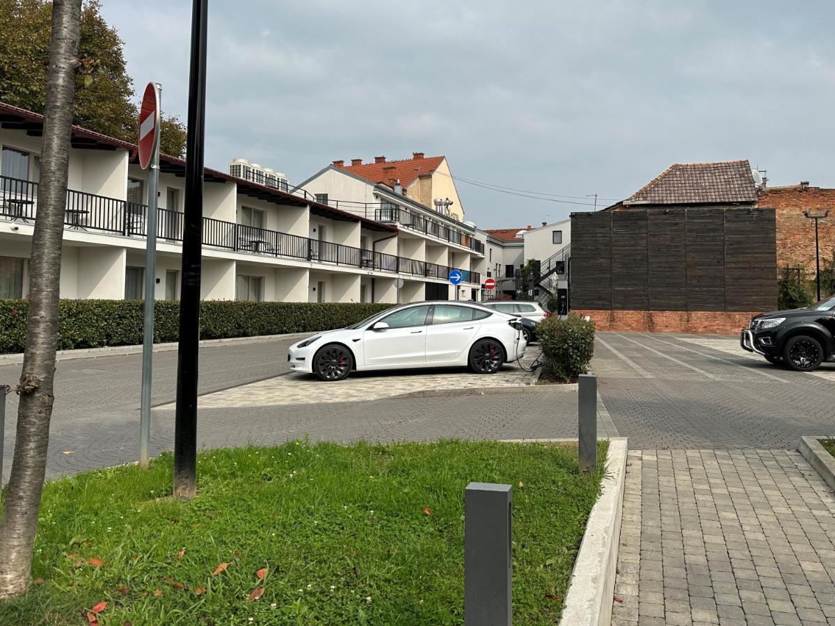 Hotel Florian&Godler Karlovac Bagian luar foto